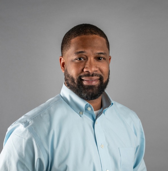 Eric Davis Headshot-1